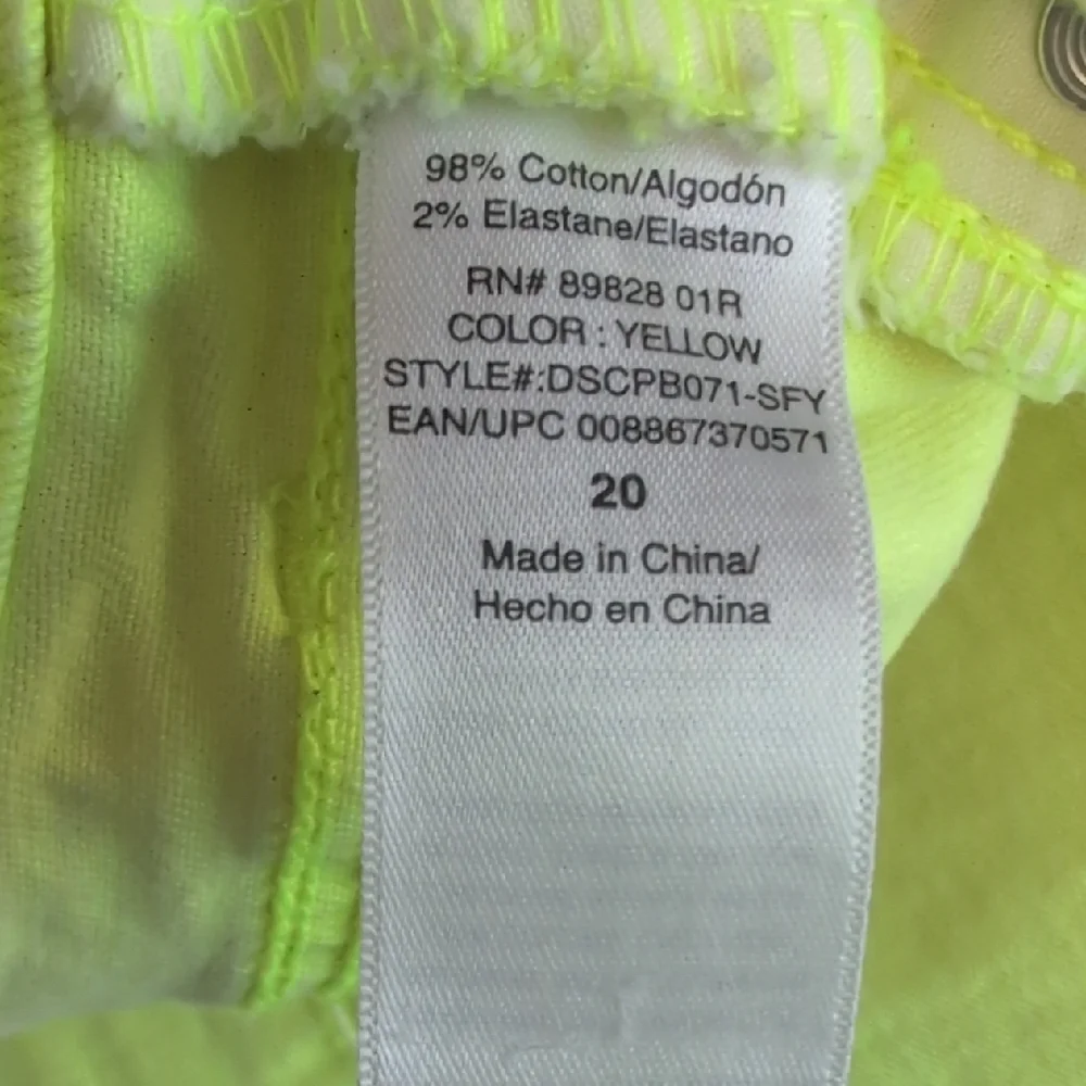 Scoop Vibrant Yellow Women's Distressed Jean Shorts 20                     -811G